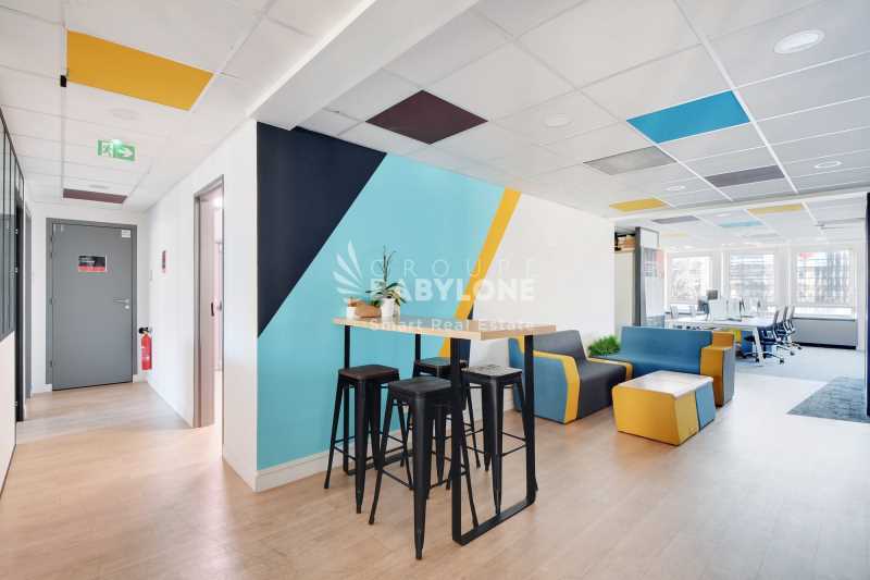 Office in Neuilly-sur-Seine for lease Interior Photo- Image 1 of 12
