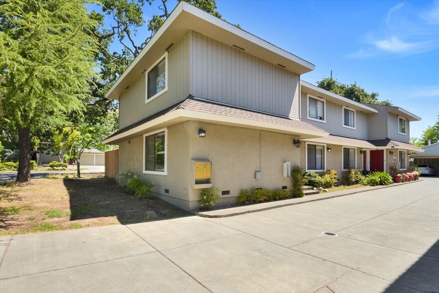 1052 7th St, Novato, CA à vendre - Photo du bâtiment - Image 2 de 11