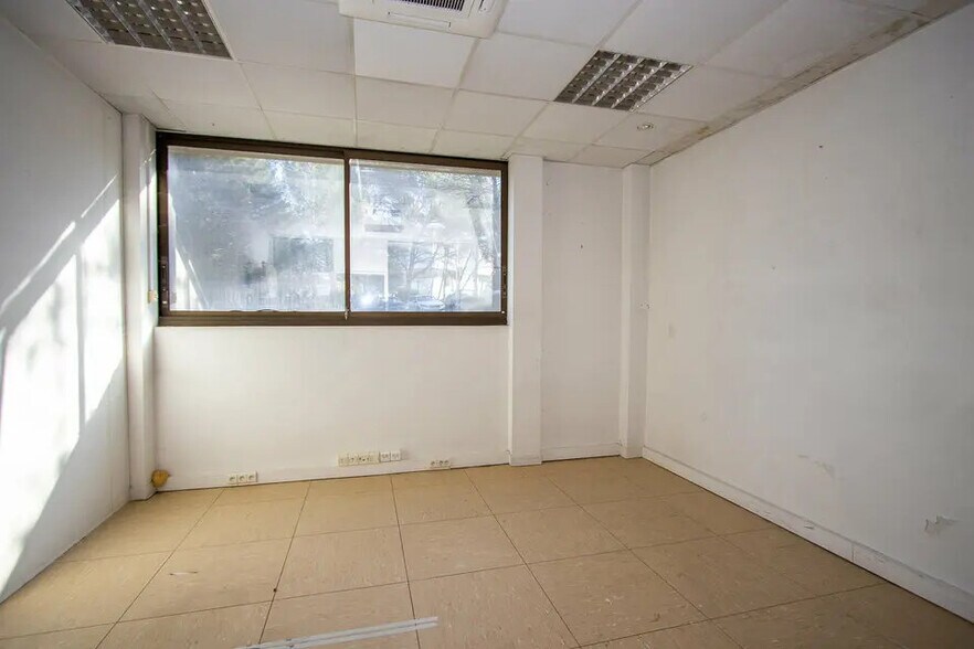 Office in Aix-en-Provence for lease - Interior Photo - Image 3 of 9