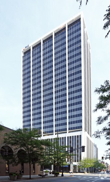 110 W Berry St, Fort Wayne, IN à louer - Photo du bâtiment - Image 2 de 13