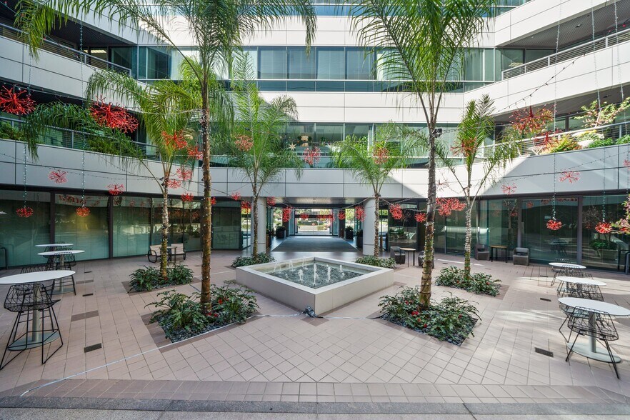 765 The City Drive South, Orange, CA à louer - Photo du bâtiment - Image 3 de 19