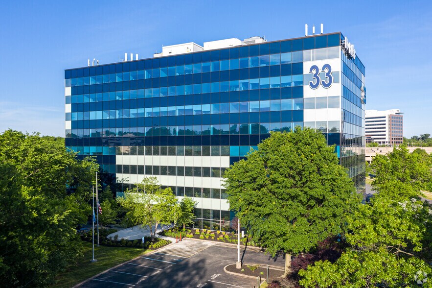 33 Wood Ave S, Iselin, NJ à louer - Photo du bâtiment - Image 1 de 16