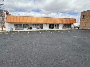704 E Kensington Rd, Arlington Heights, IL for lease Building Photo- Image 1 of 1