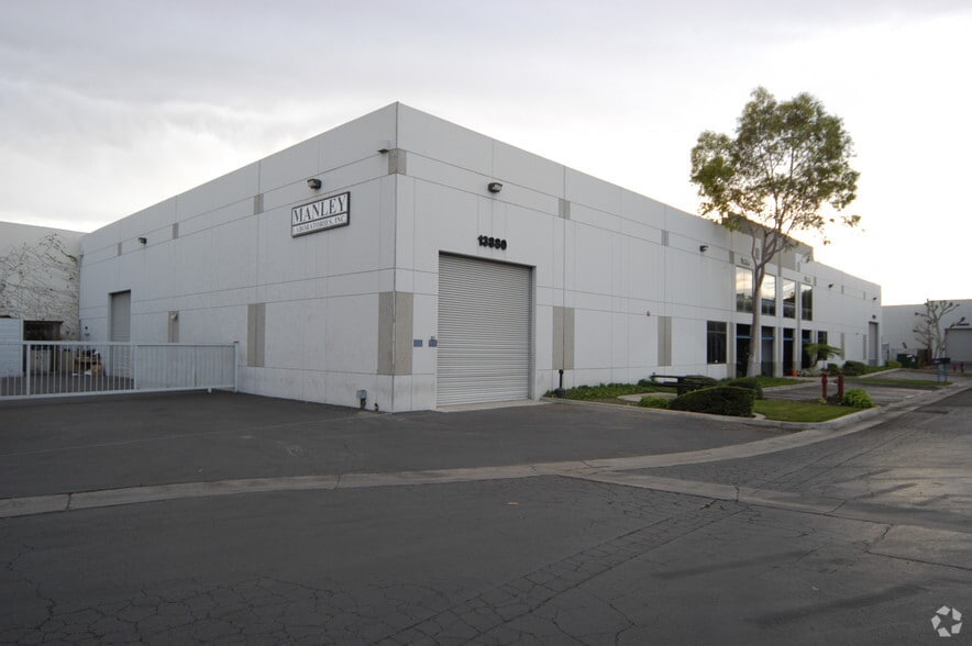 13880 Magnolia Ave, Chino, CA à louer - Photo du bâtiment - Image 2 de 7