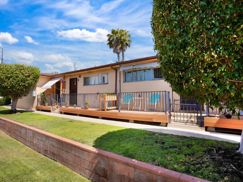 612 Illinois Ct, El Segundo, CA à vendre - Photo du bâtiment - Image 2 de 5