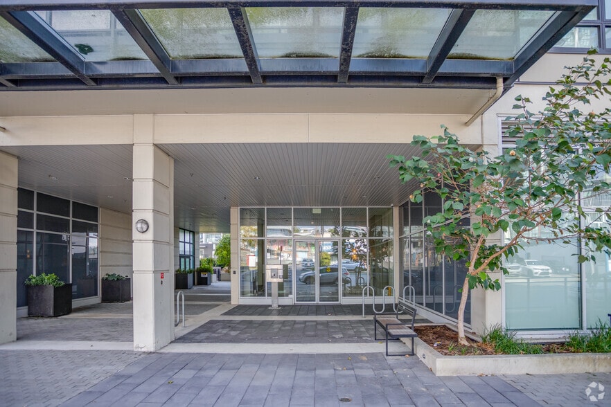 4468 Dawson St, Burnaby, BC à louer - Photo du bâtiment - Image 2 de 5