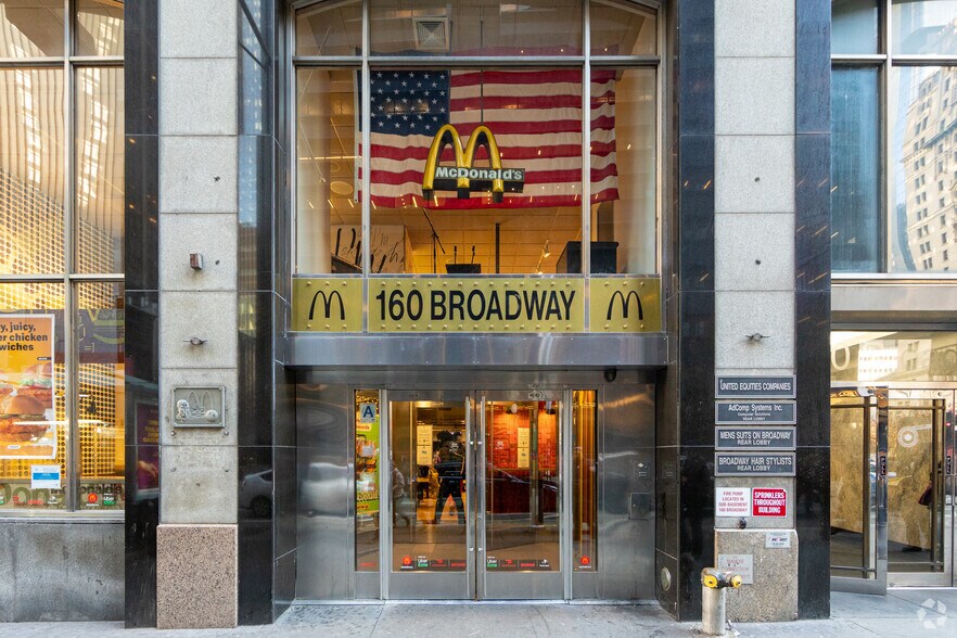 160 Broadway, New York, NY à louer - Photo du bâtiment - Image 3 de 3