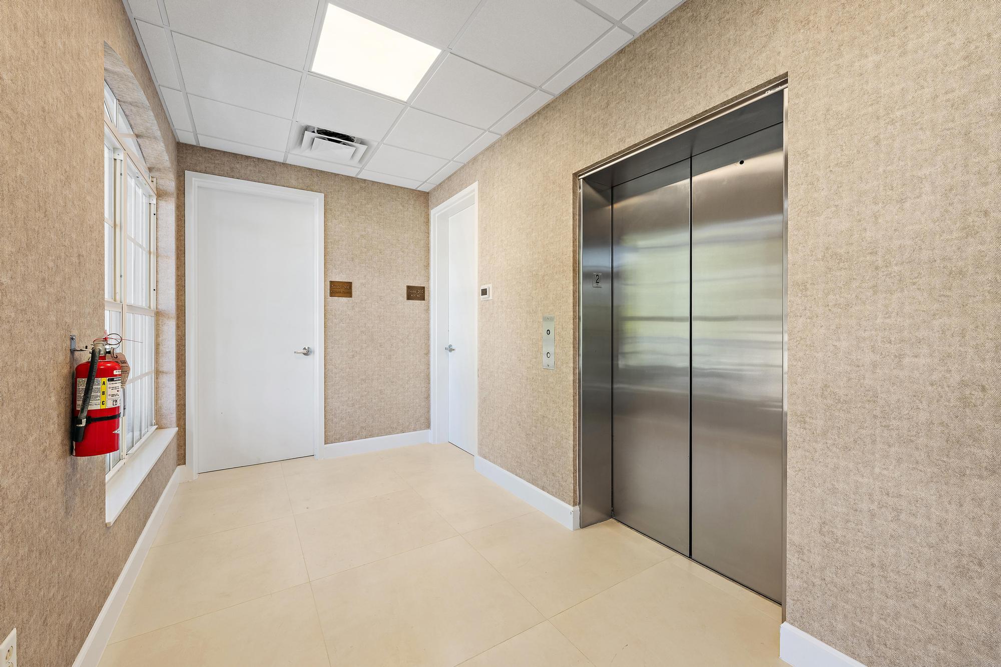 500 Village Square Crossings, Palm Beach Gardens, FL for lease Interior Photo- Image 1 of 9