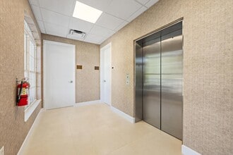 500 Village Square Crossings, Palm Beach Gardens, FL for lease Interior Photo- Image 1 of 9