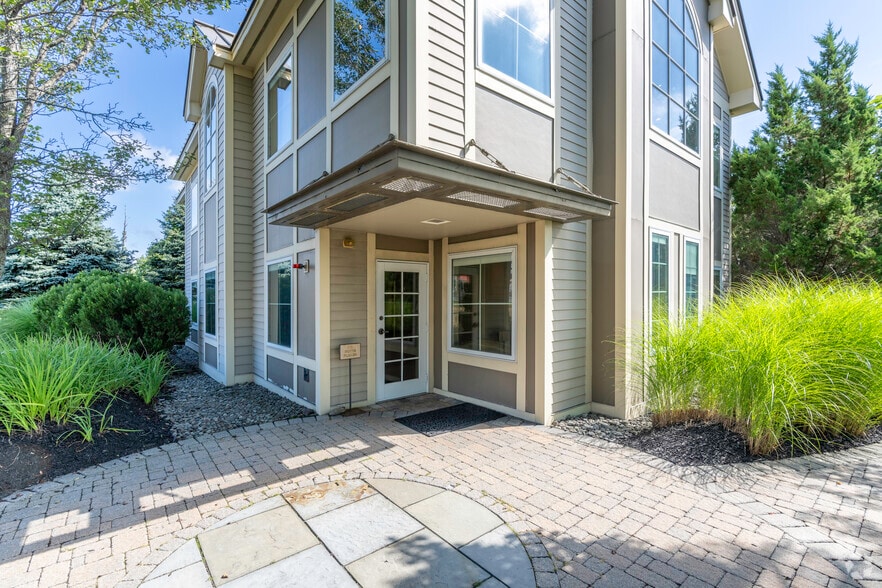 83 Orchard Hill Park Dr, Leominster, MA for sale - Building Photo - Image 2 of 20