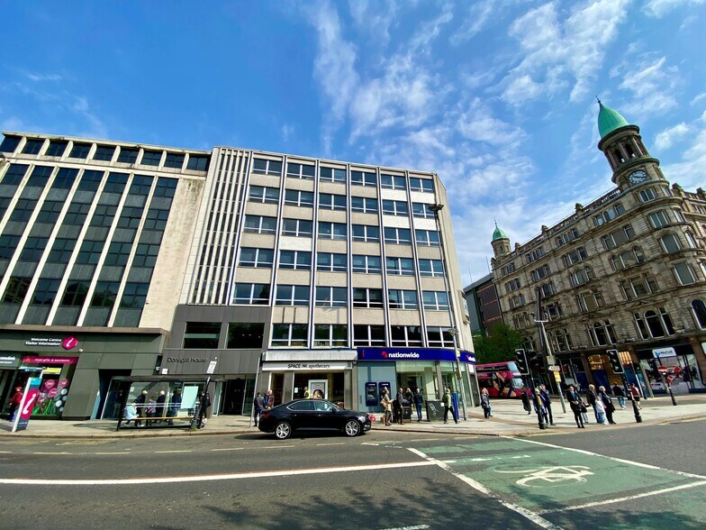 4-7 Donegall Sq N, Belfast à louer - Photo du bâtiment - Image 2 de 2