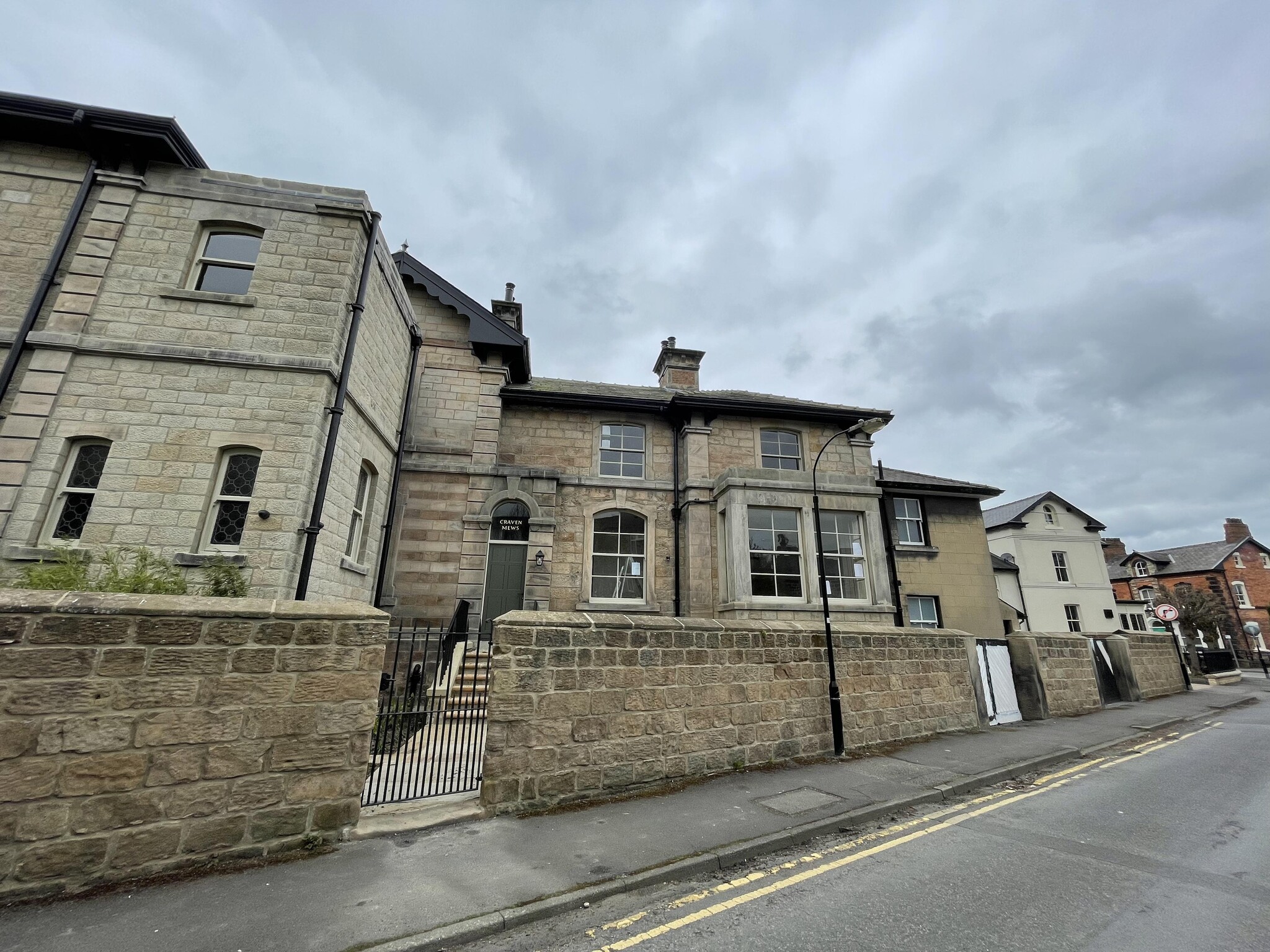 37 Victoria Av, Harrogate for lease Primary Photo- Image 1 of 3