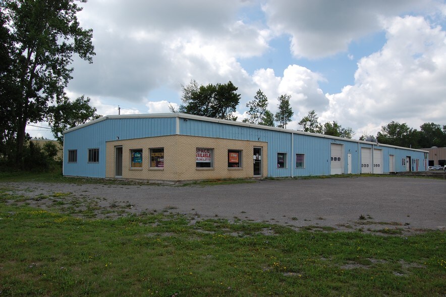 8 Apollo Dr, Batavia, NY à vendre - Photo du bâtiment - Image 3 de 13