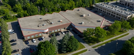 200 Terence Matthews Cres, Ottawa, ON à louer Photo intérieure- Image 2 de 3