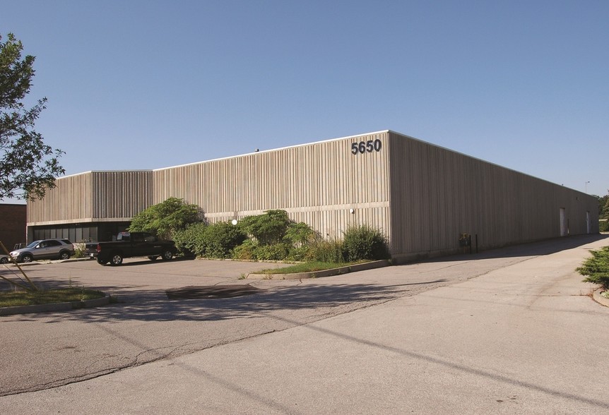 5650 Timberlea Blvd, Mississauga, ON à vendre - Photo du bâtiment - Image 3 de 3