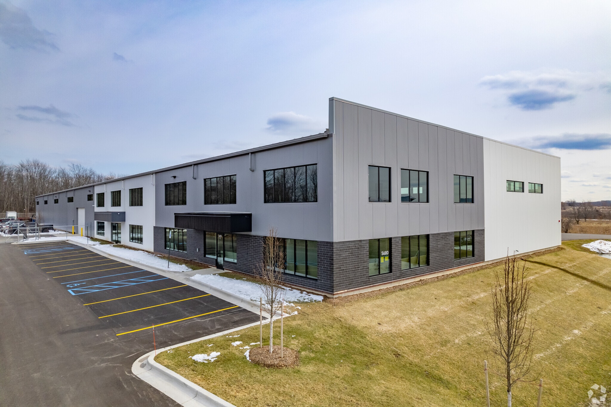 5680 Kraft Ave SE, Grand Rapids, MI à louer Photo principale- Image 1 de 5