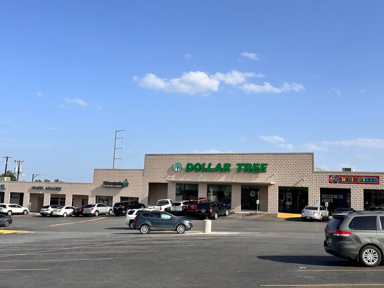 6000-6064 Ingram Rd, San Antonio, TX à louer - Photo du bâtiment - Image 3 de 37