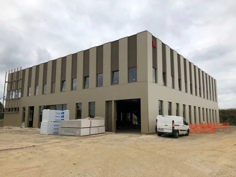 Flex in Tremblay-en-France for lease - Building Photo - Image 3 of 13