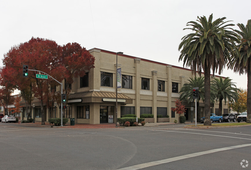 658 W Main St, Merced, CA à vendre - Photo principale - Image 1 de 1