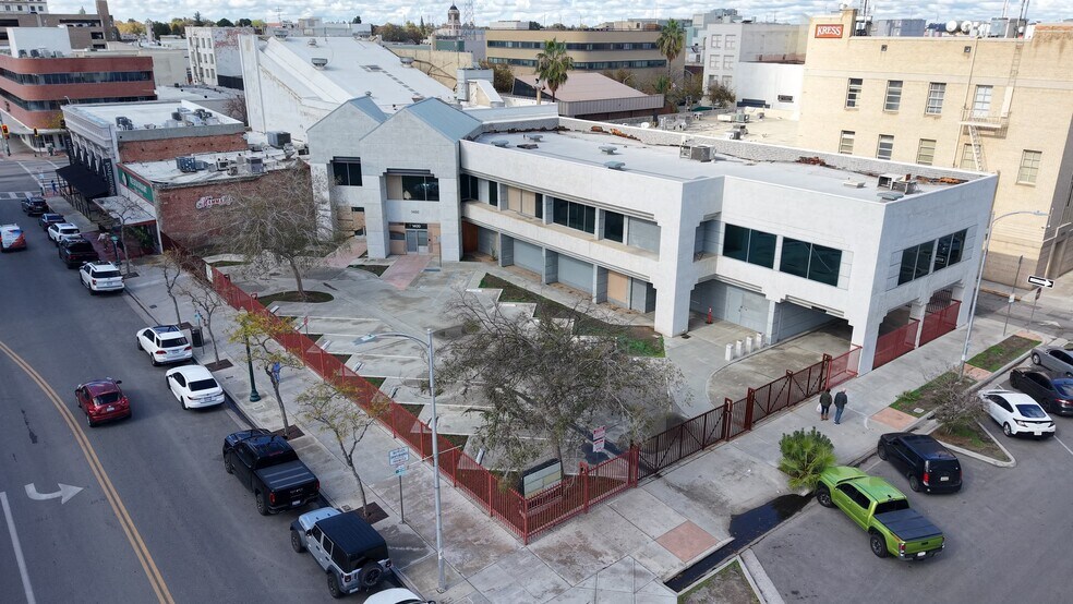 1400 18th St, Bakersfield, CA à louer - Vidéo sur l’inscription commerciale - Image 2 de 13