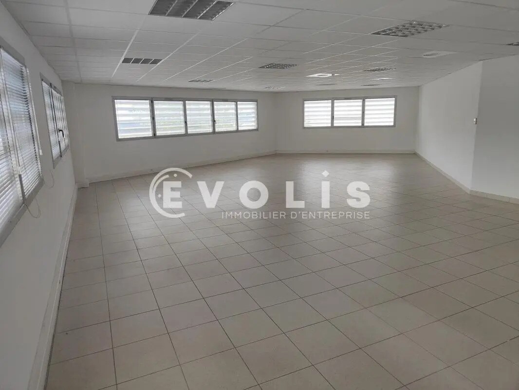 Office in Grigny for lease Interior Photo- Image 1 of 13