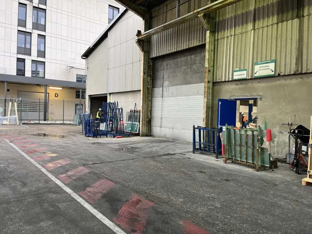 Flex in Villeurbanne for lease Building Photo- Image 1 of 2