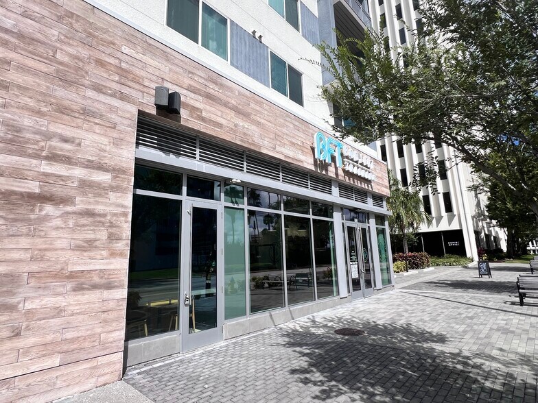 103 W Tyler St, Tampa, FL à louer - Photo du bâtiment - Image 2 de 6