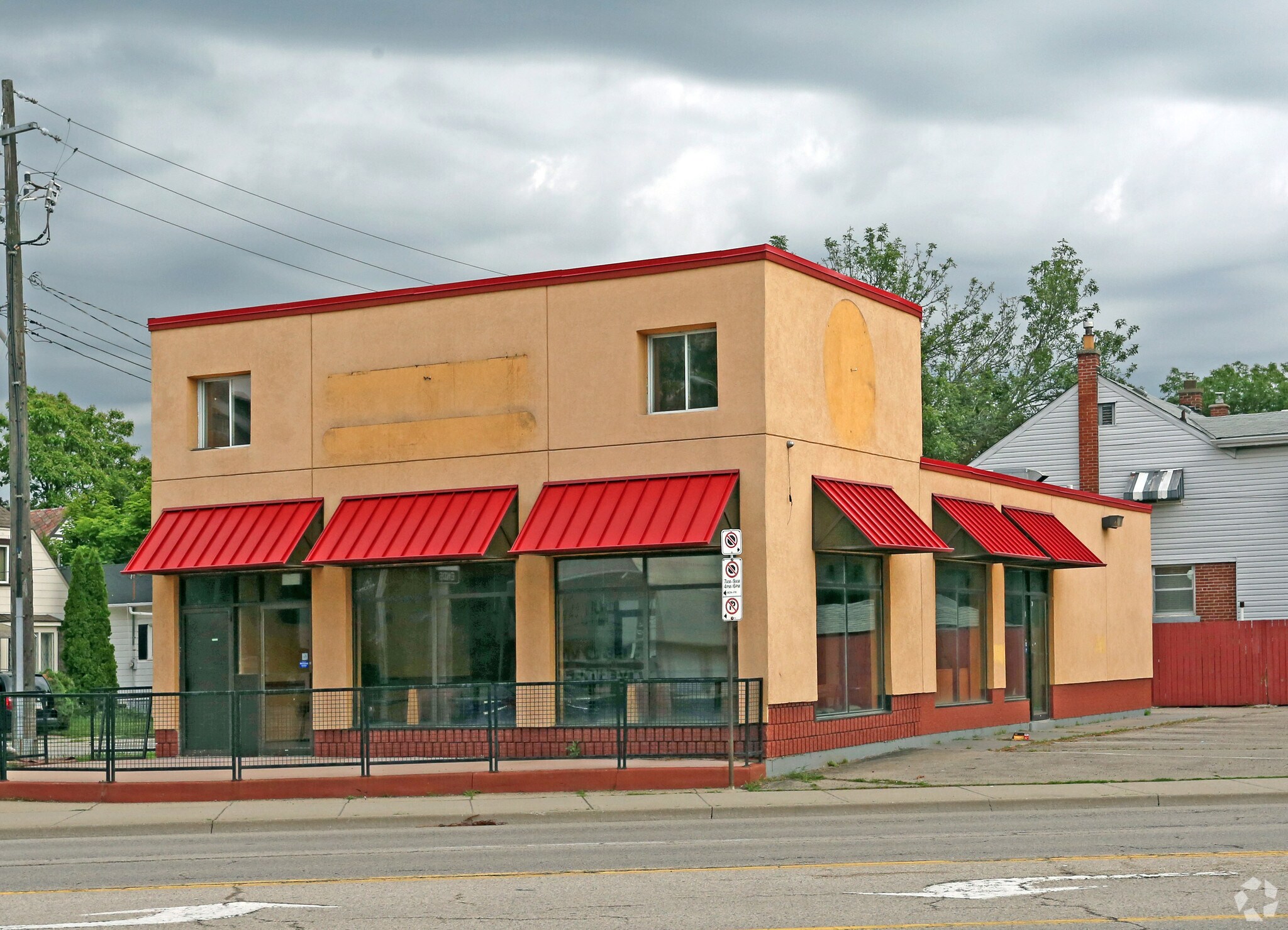 918 Main St W, Hamilton, ON for sale Primary Photo- Image 1 of 1