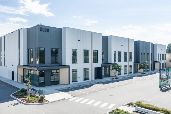 Plus de détails pour 9688 192 St, Surrey, BC - Industriel à vendre