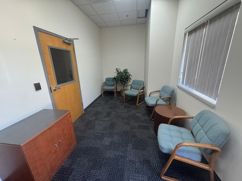 796 N Sunnyside Rd, Decatur, IL for lease - Interior Photo - Image 3 of 21