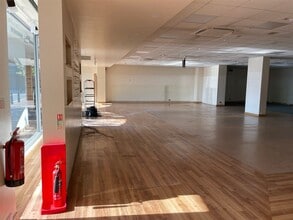 Queens Way, Weston Super Mare for lease Interior Photo- Image 2 of 2