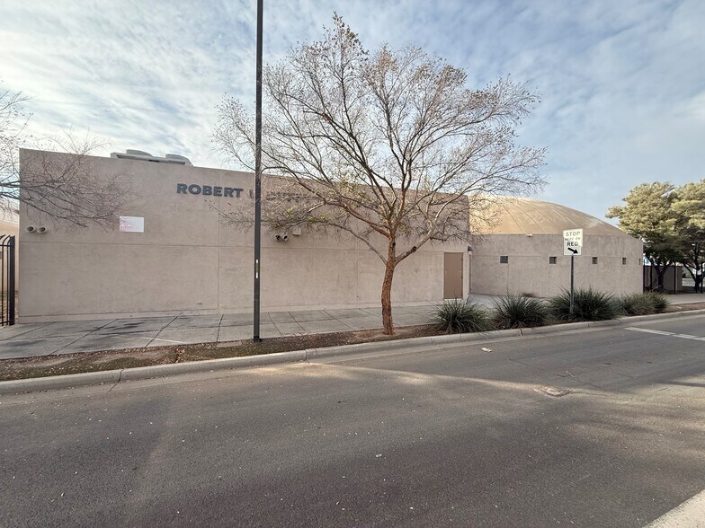 2550 E Jefferson St, Phoenix, AZ à vendre - Photo du bâtiment - Image 2 de 11