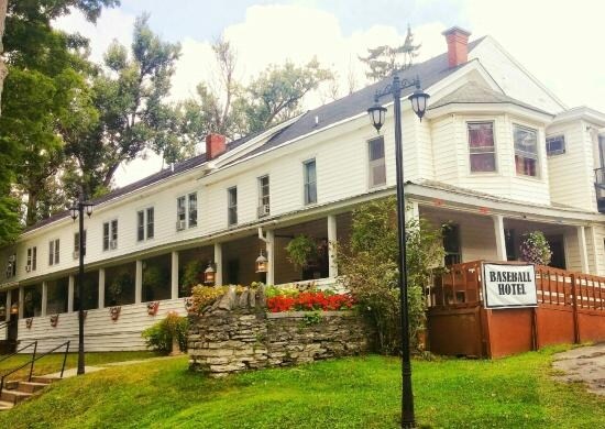 10 Gould Ave, Richfield Springs, NY à vendre - Photo du bâtiment - Image 1 de 5