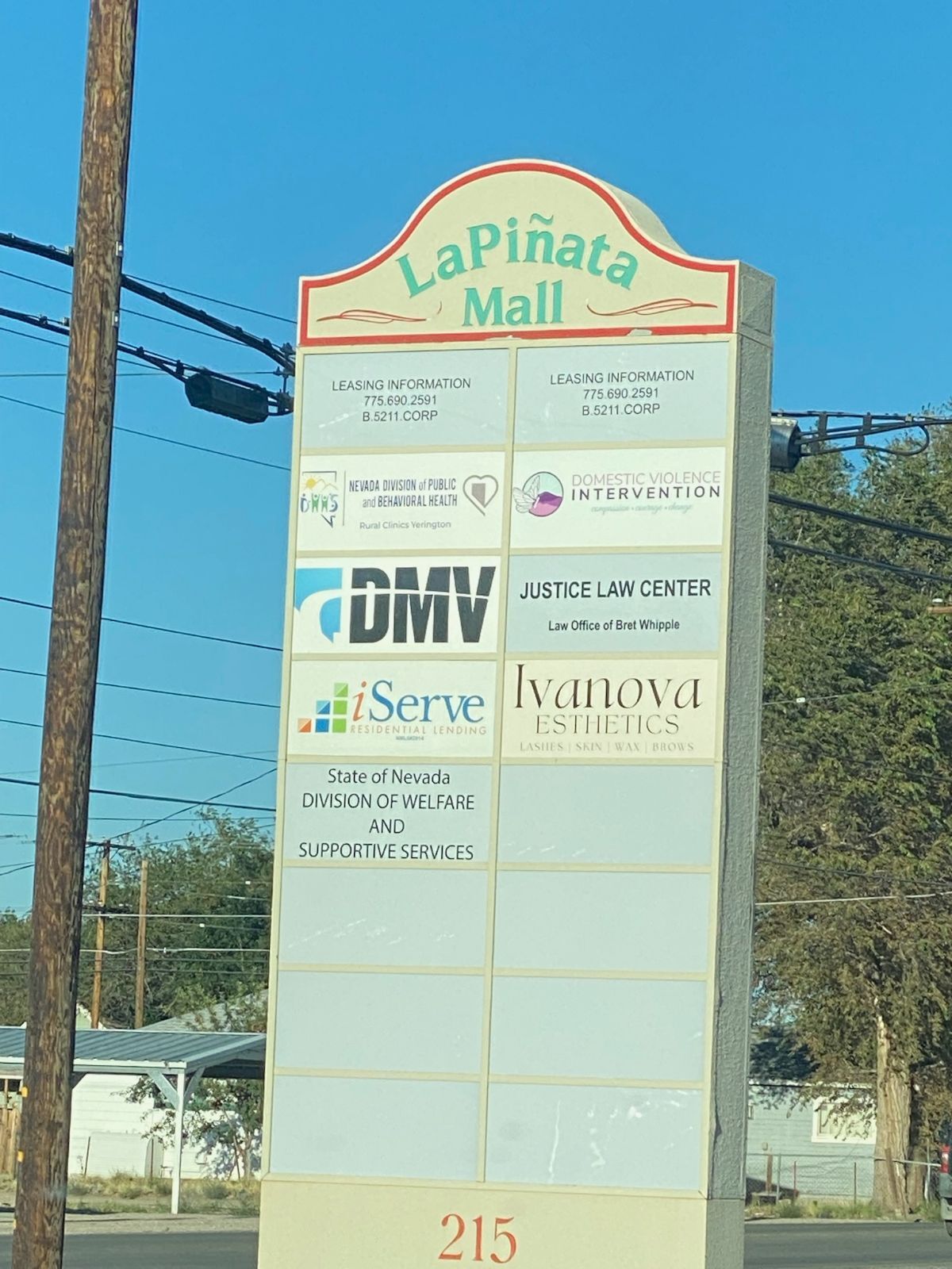 215 W Bridge St, Yerington, NV à louer Photo du bâtiment- Image 1 de 8