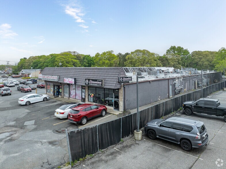 691-707 Medford Ave, Patchogue, NY à vendre - Photo du bâtiment - Image 2 de 5