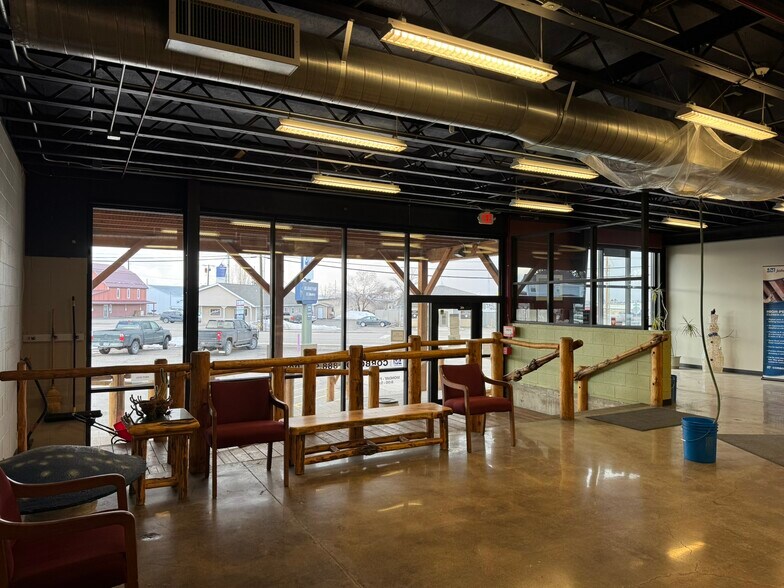 100 S Broadway, Belgrade, MT à vendre - Photo du bâtiment - Image 3 de 12