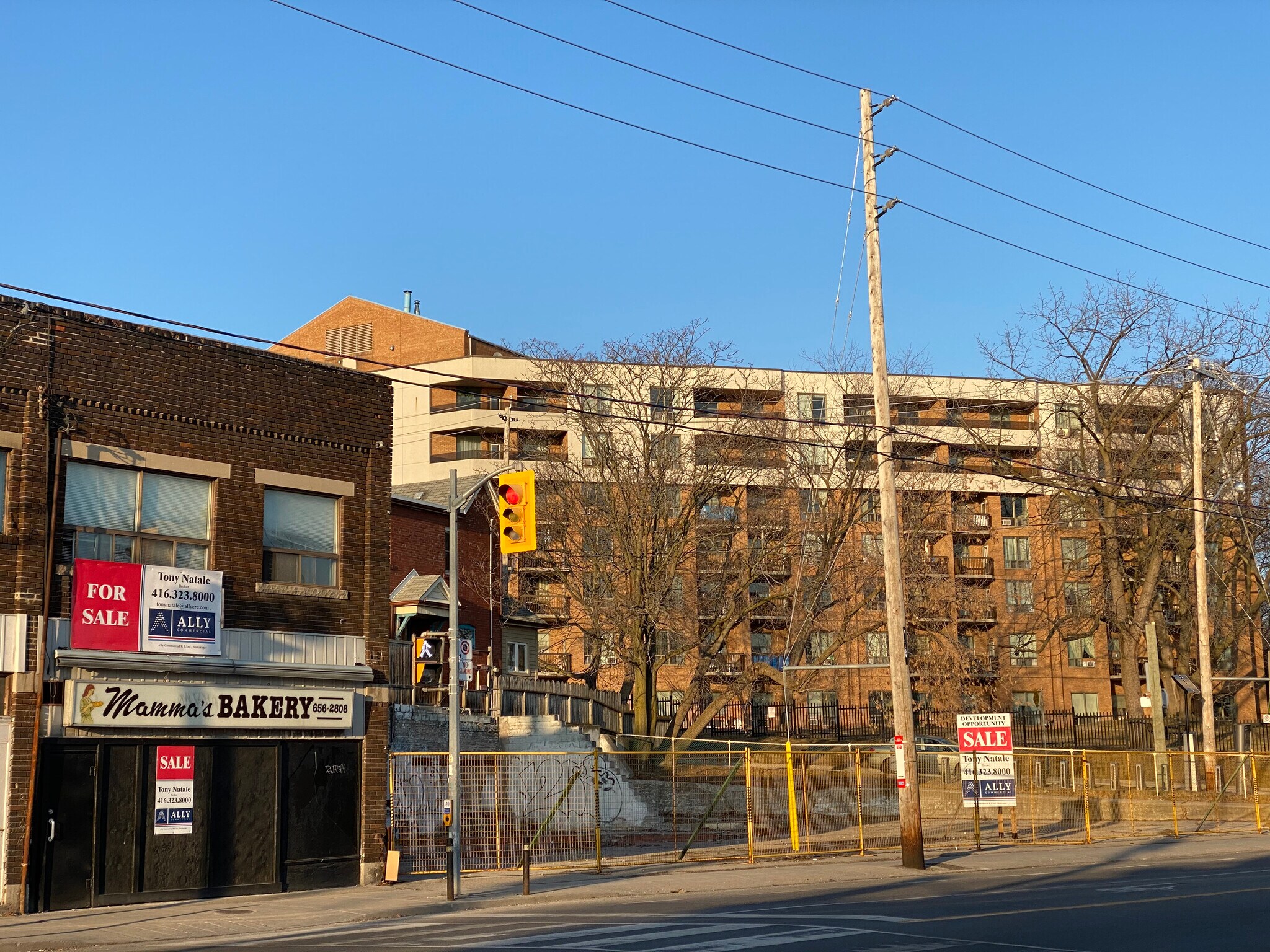 1130 & 1136 Davenport Rd. portefeuille de 2 propriétés à vendre sur LoopNet.ca Photo du bâtiment- Image 1 de 5