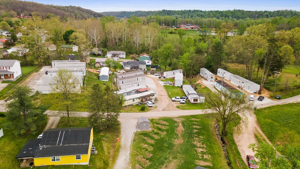2659 2nd St, Hurricane, WV à vendre - Photo du bâtiment - Image 3 de 22