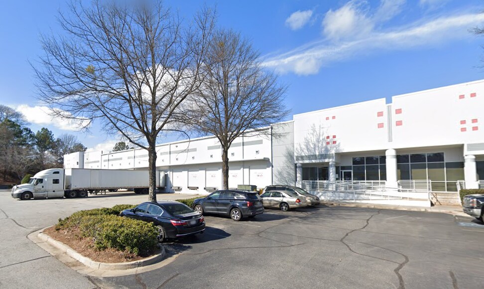 10 Southwoods Pky, Hapeville, GA à louer - Photo du bâtiment - Image 2 de 3