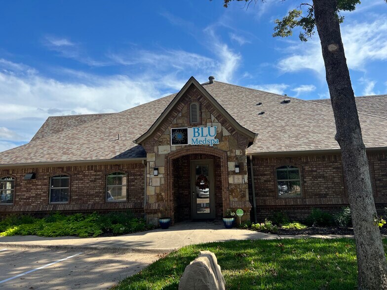 2800 William D Tate Ave, Grapevine, TX à louer - Photo du bâtiment - Image 3 de 36