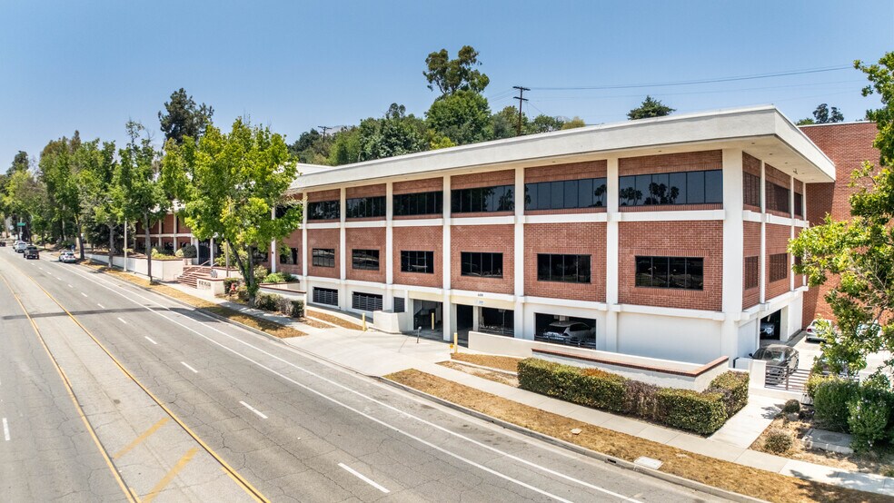 600 N Rosemead Blvd, Pasadena, CA à vendre - Photo du bâtiment - Image 2 de 46