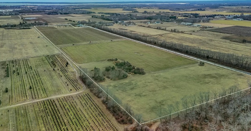 6094 Sound Ave, Jamesport, NY à vendre - Photo du bâtiment - Image 2 de 4