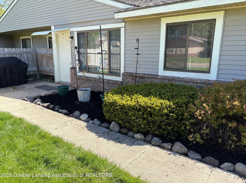 2140 Adelpha Ave, Holt, MI for sale - Building Photo - Image 2 of 6