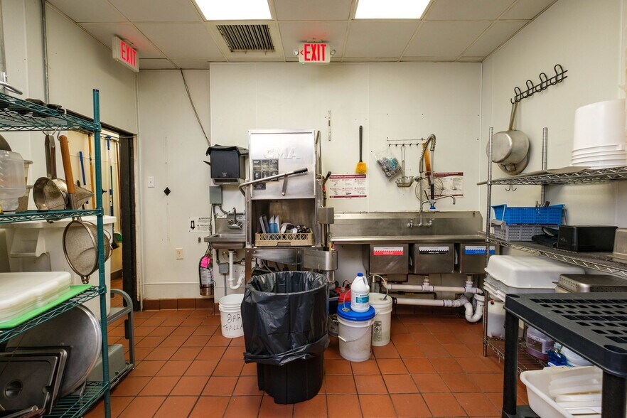 1007 S Main St, Harrisonburg, VA à louer - Photo intérieure - Image 2 de 29