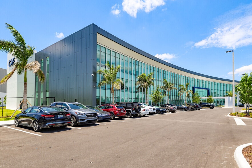 5010 Air Cargo Rd, Tampa, FL à louer - Photo du bâtiment - Image 3 de 10