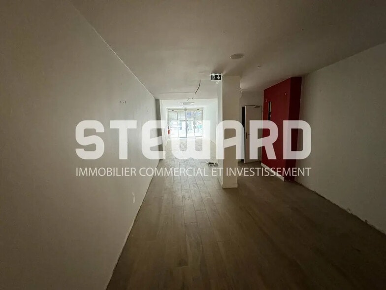 Retail in Lille for lease - Interior Photo - Image 3 of 15