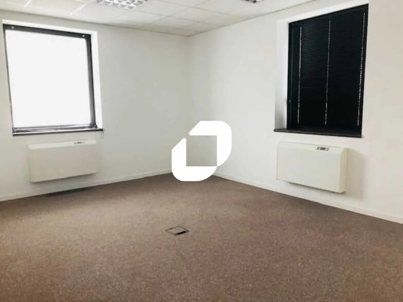 Office in SAINT-OUEN-L'AUMONE for lease - Interior Photo - Image 3 of 5