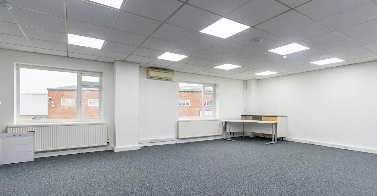 6 Whittle Rd, Wimborne à louer Photo intérieure- Image 1 de 3