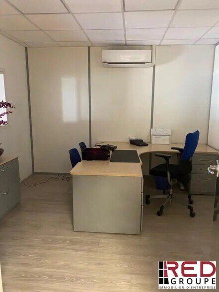 Office in Gardanne for lease - Interior Photo - Image 2 of 5