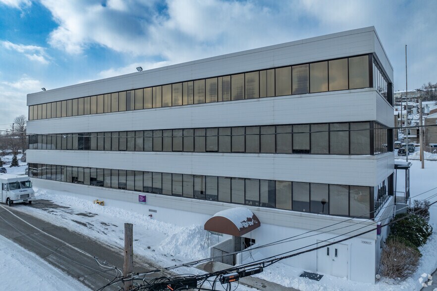 221 7th St, Pittsburgh, PA à louer - Photo du bâtiment - Image 2 de 4